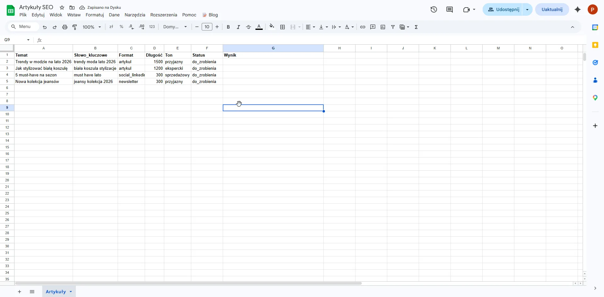 Google Sheets Artykuły SEO — wypełniona struktura arkusza z kolumnami Temat, Słowo_kluczowe, Format, Długość, Ton, Status, Wynik i czterema artykułami w kolejce ze statusem do_zrobienia